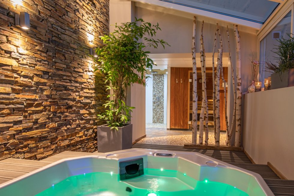 Spa Colmar Bien Etre Piscine et Spa à Wettolsheim près de Colmar - Haut-Rhin- Alsace - HÔTEL